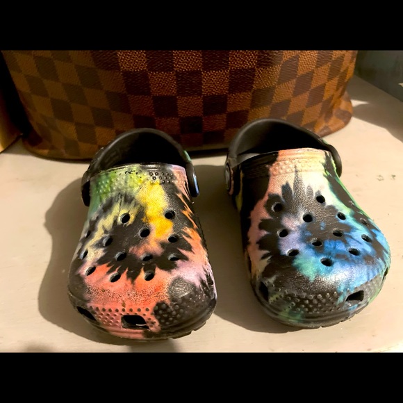 Size 4 toddler Crocs - Picture 3 of 4